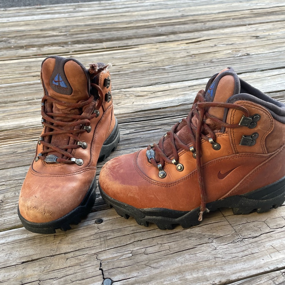 Vintage Nike ACG waterproof hiking trail boots